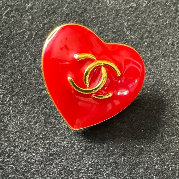 Chanel Red Heart Zipper Pull with interlocking CC’s in front of- Red - Picture 1 of 4